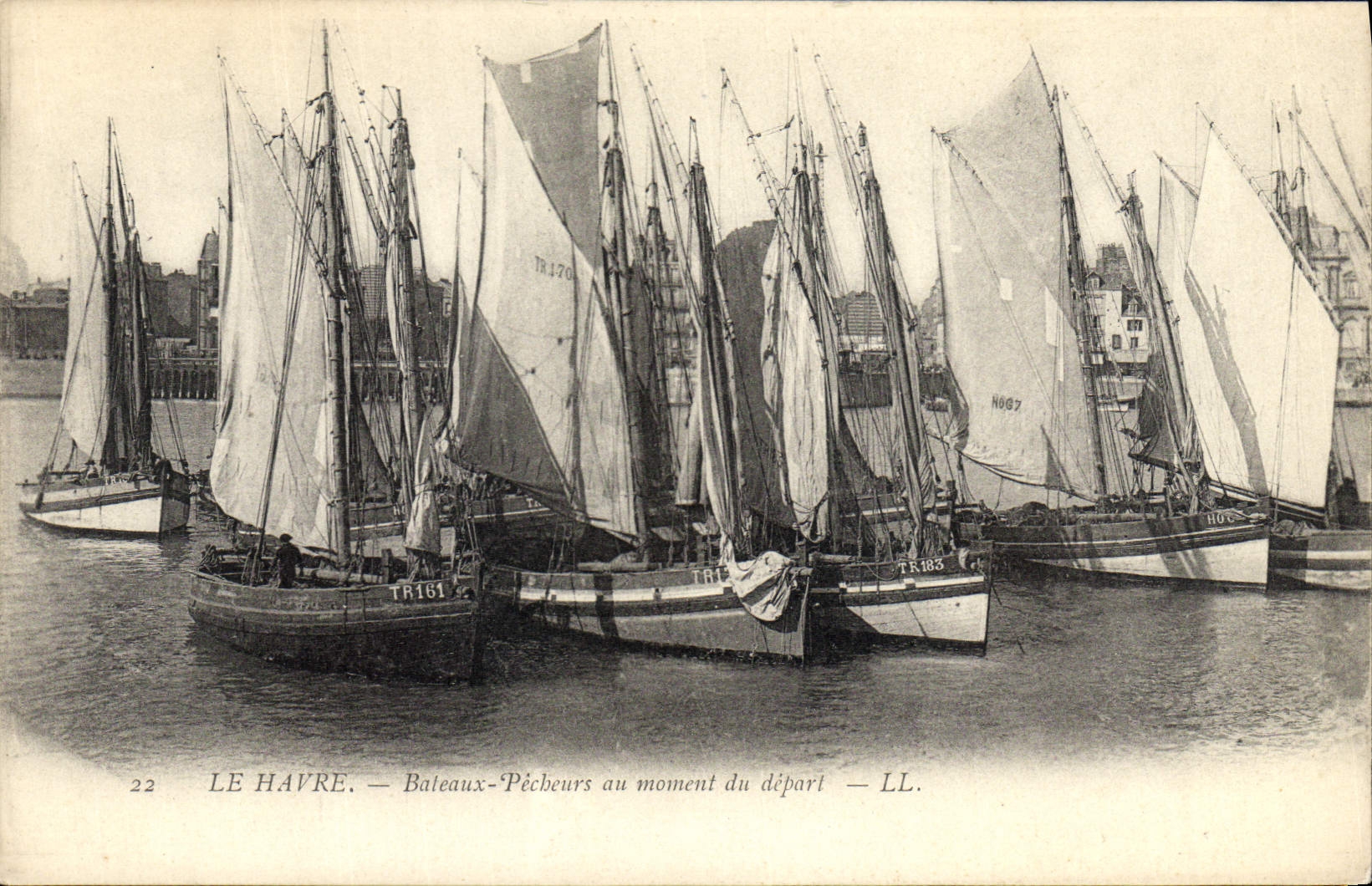 Le Havre — Bateaux-Pêcheurs au moment du départ — LL.