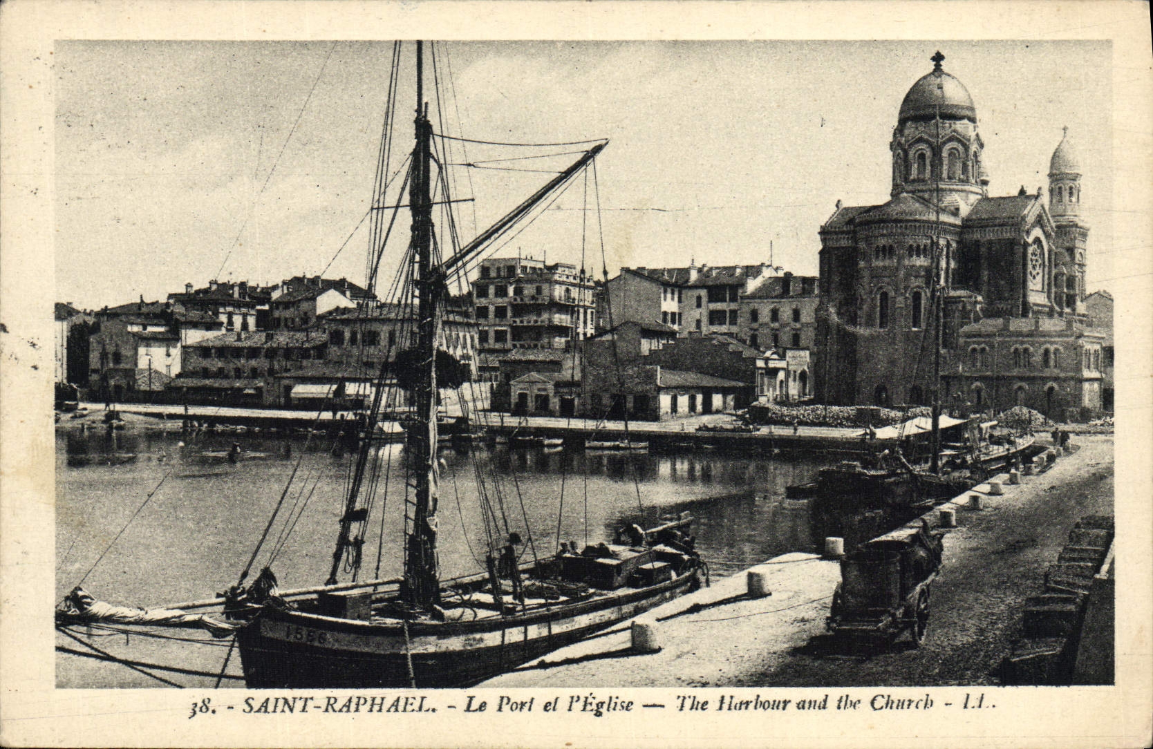 Saint-Raphaël — Le Port et l'Église — The Harbour and the Church — I.I.