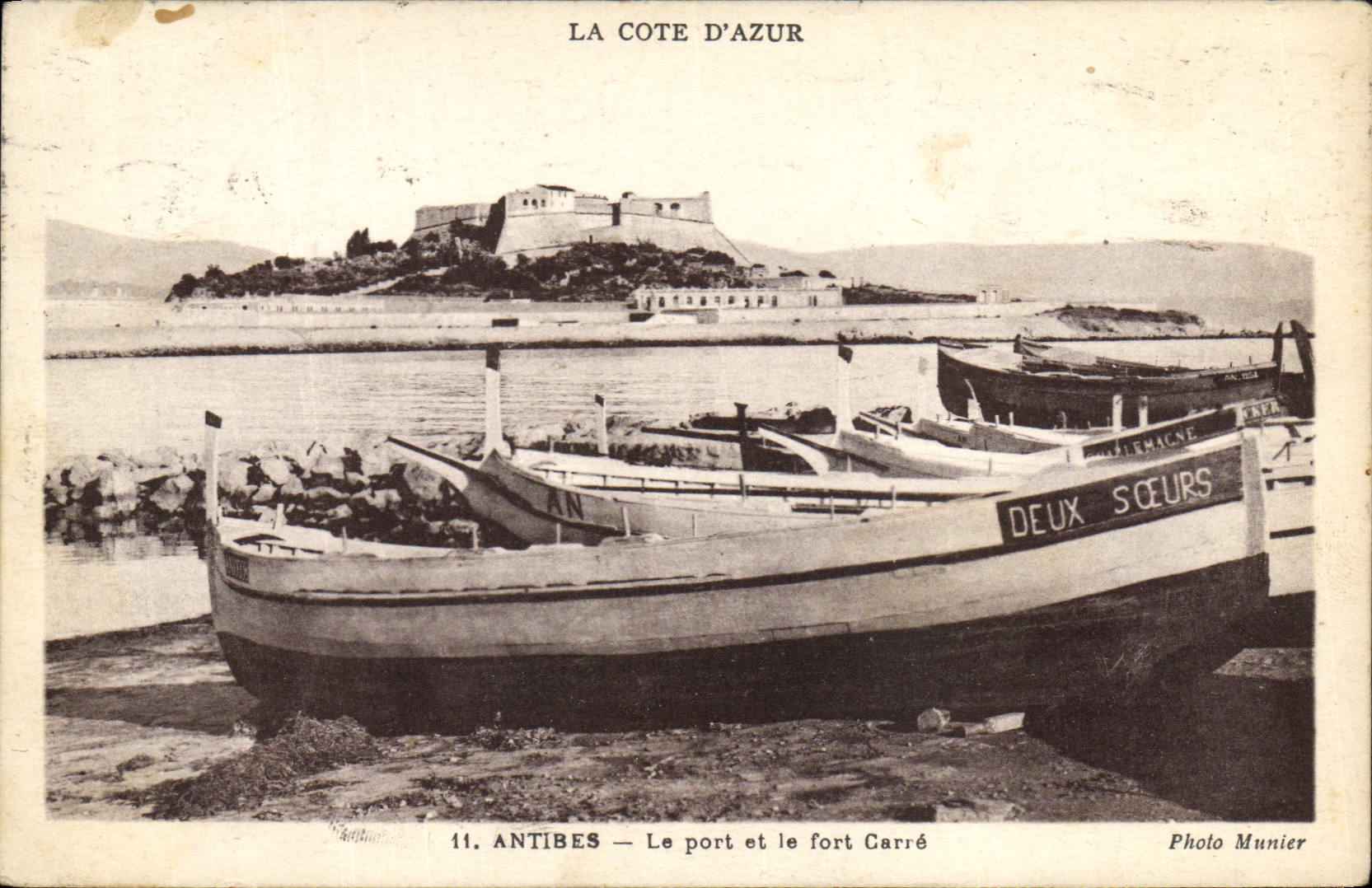 Antibes — Le port et le fort Carré — Photo Munier