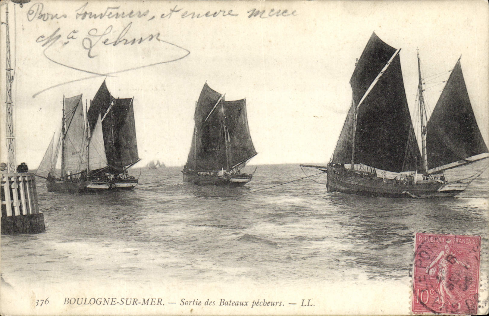 Boulogne-sur-Mer — Sortie des Bateaux pêcheurs — LL. n°376