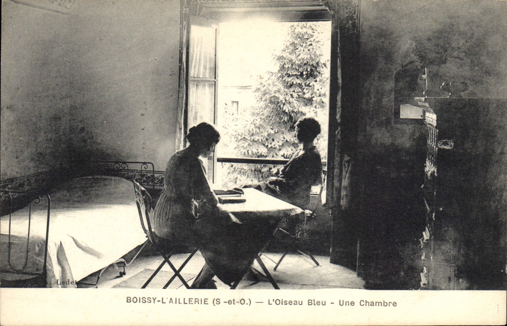 Boissy-l'Aillerie (S.-et-O.) — L'Oiseau Bleu — Une Chambre
