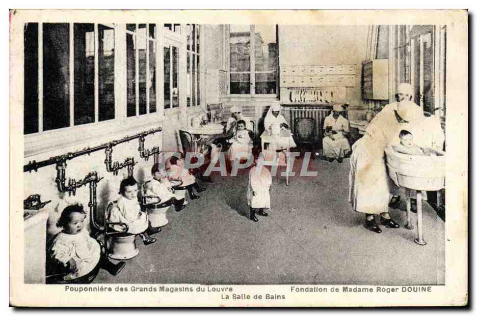 CPA Enfants Pouponniere des grands magasins du Louvre Fondation de Madame Roger Douine La salle de bains
