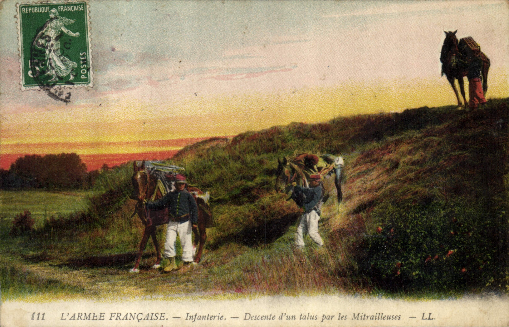 L'ARMÉE FRANÇAISE — Infanterie — Descente d'un talus par les Mitraillleuses — LL. — N° 111