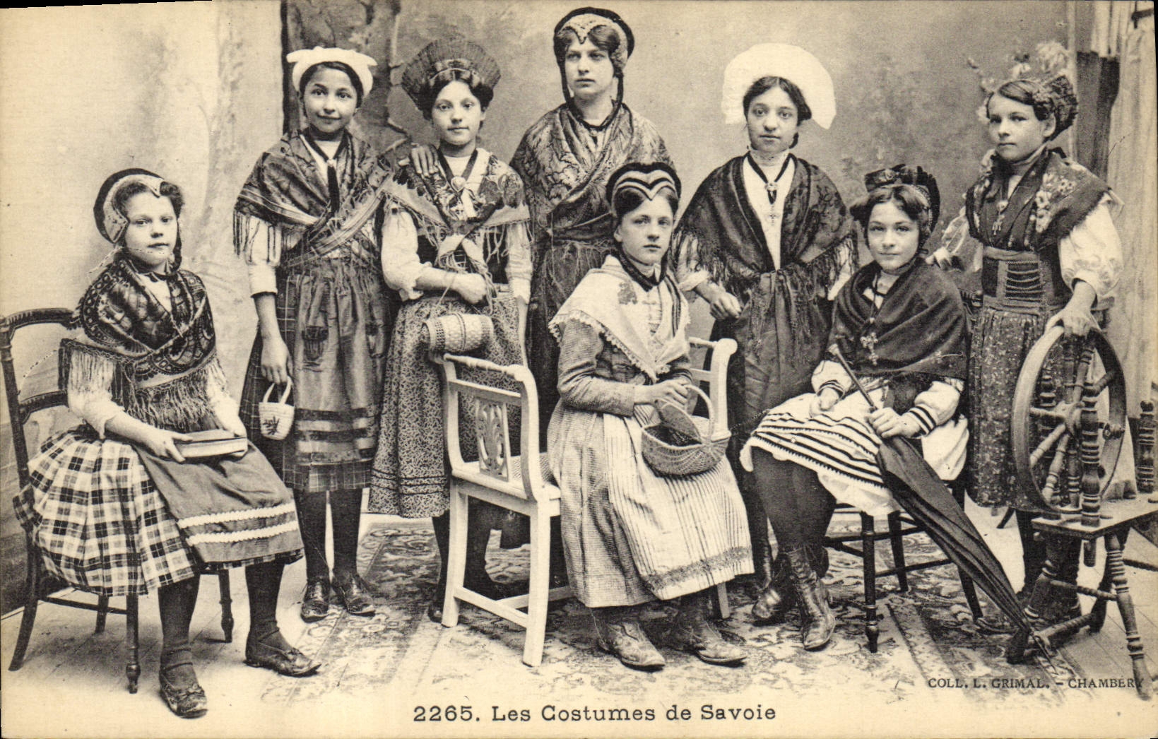 CPA Folklore Savoie Fileuse