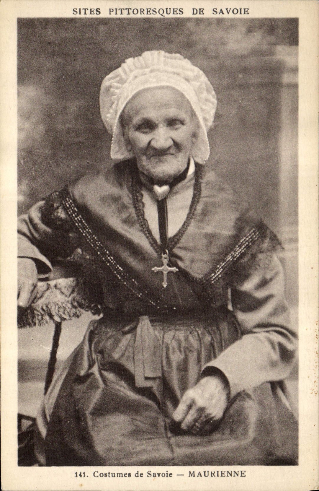 CPA Folklore Savoie Maurienne 