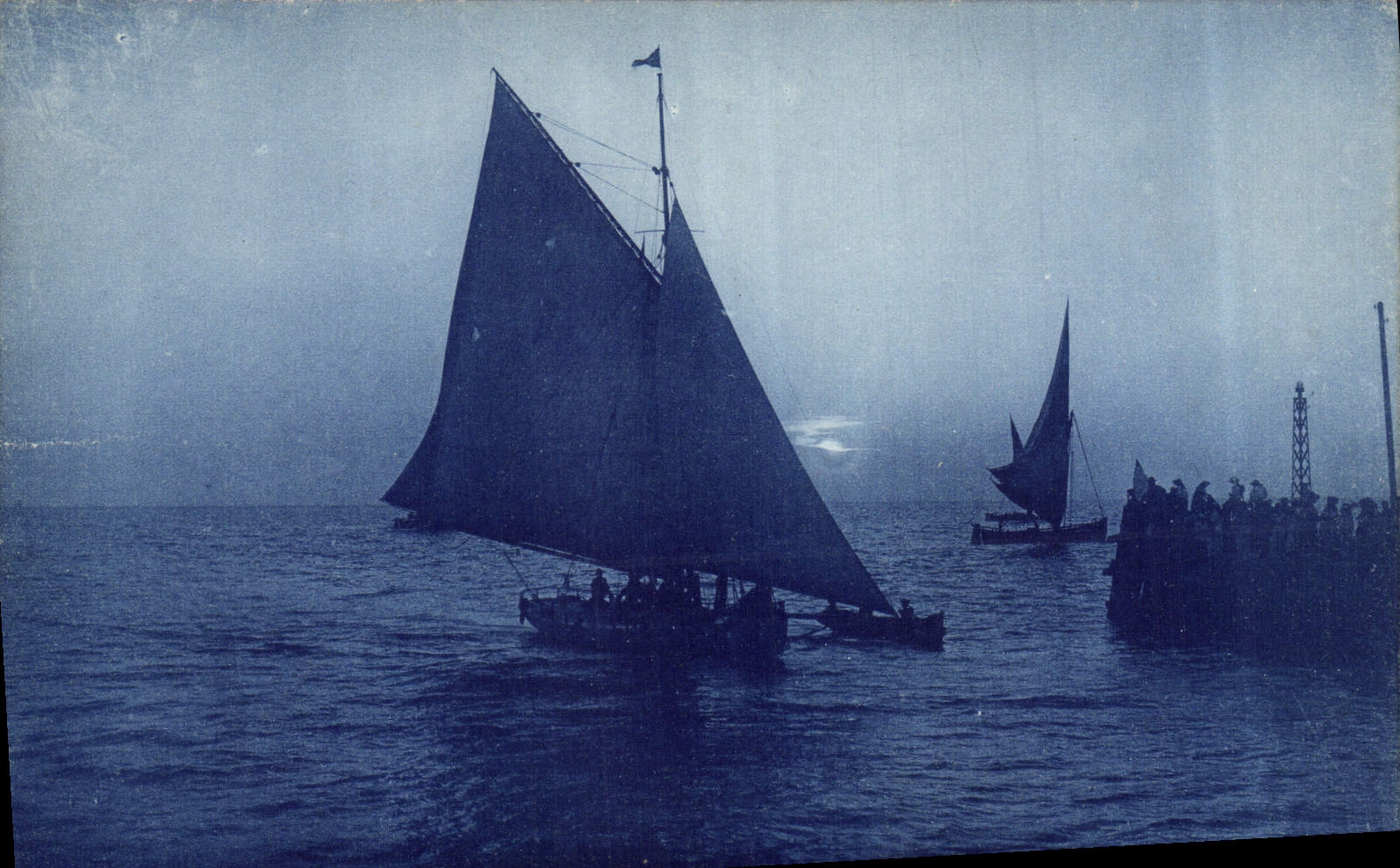 Bateaux à voile au port — scène maritime — Concessionnaire F. Gilio - Paris