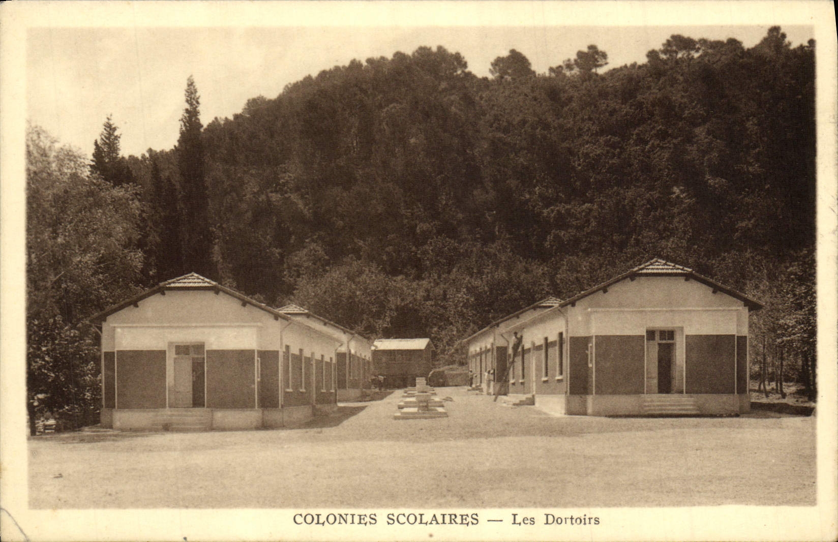 CPA Enfants Colonies scolaires Les dortoirs 
