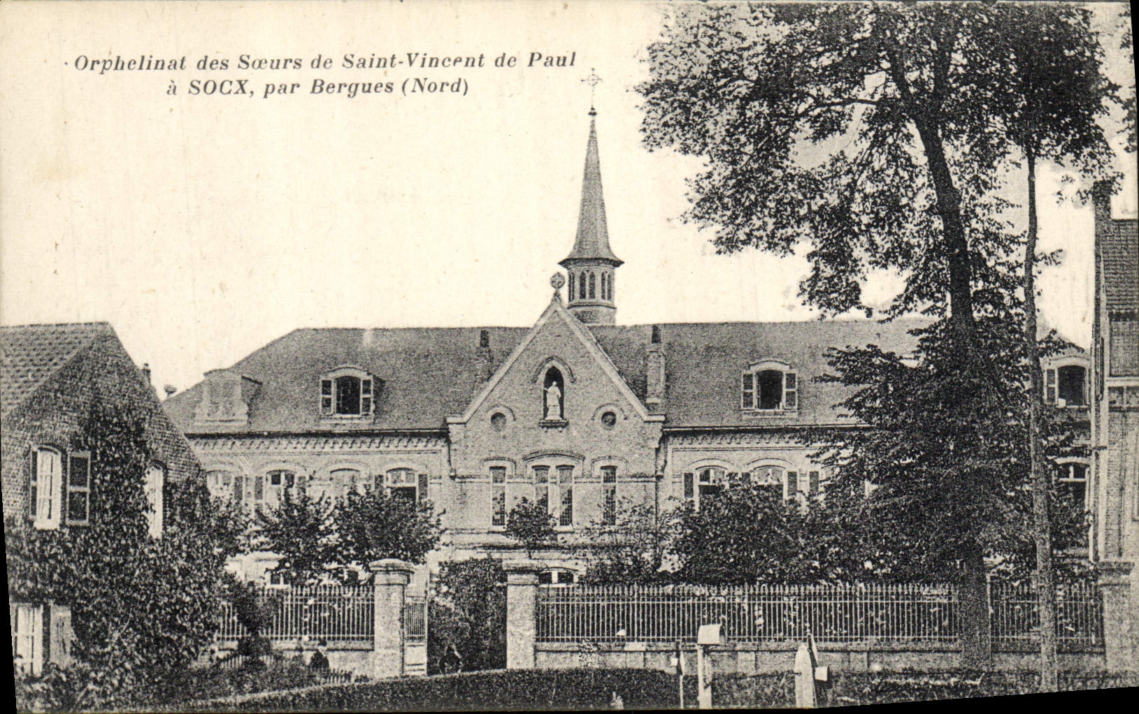 CPA Enfants Orphelinat des soeurs de Saint Vincent de Paul a Socx par Bergues Nord 