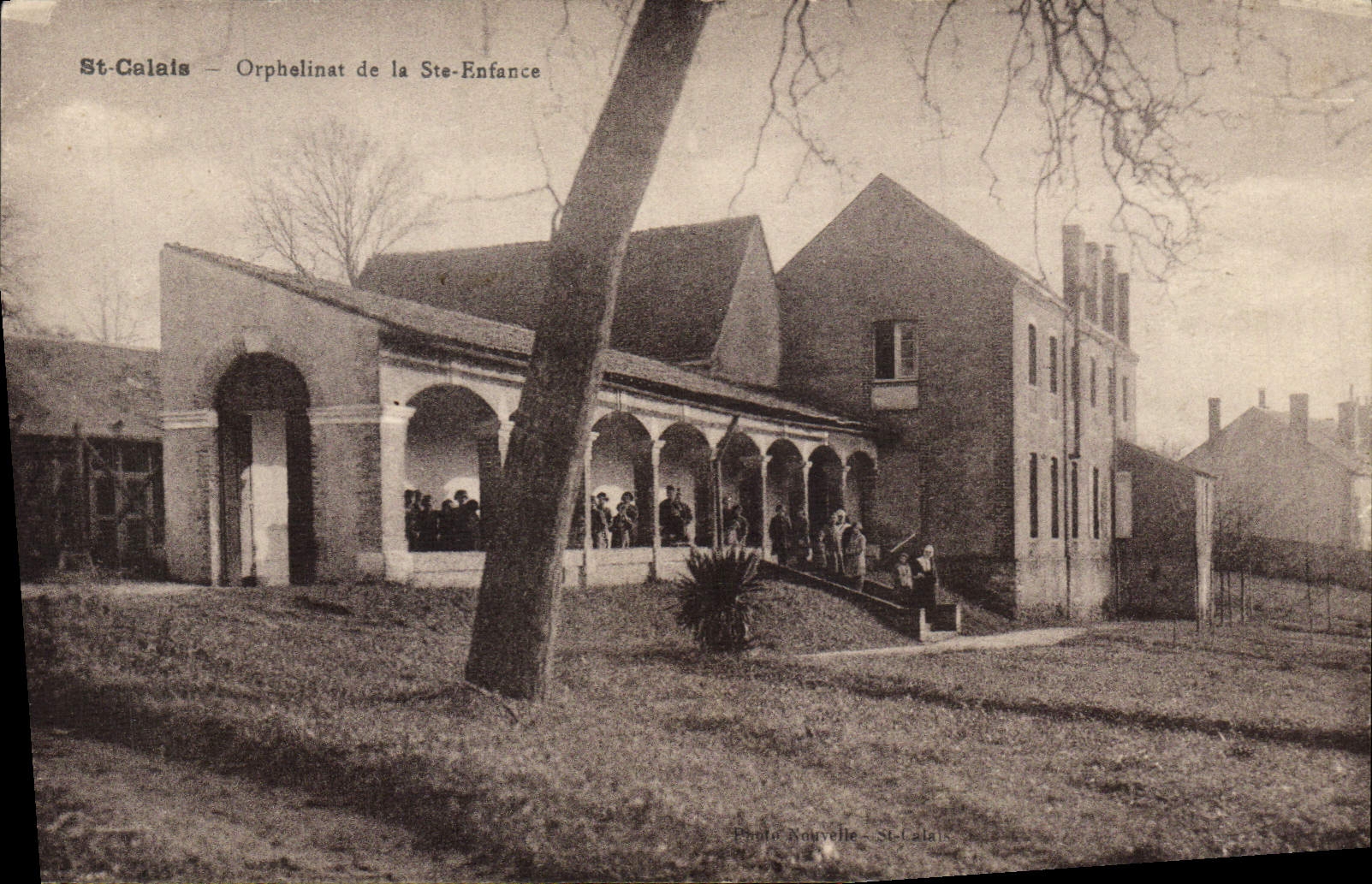 CPA Enfants St Calais Orphelinat de la Ste Enfance