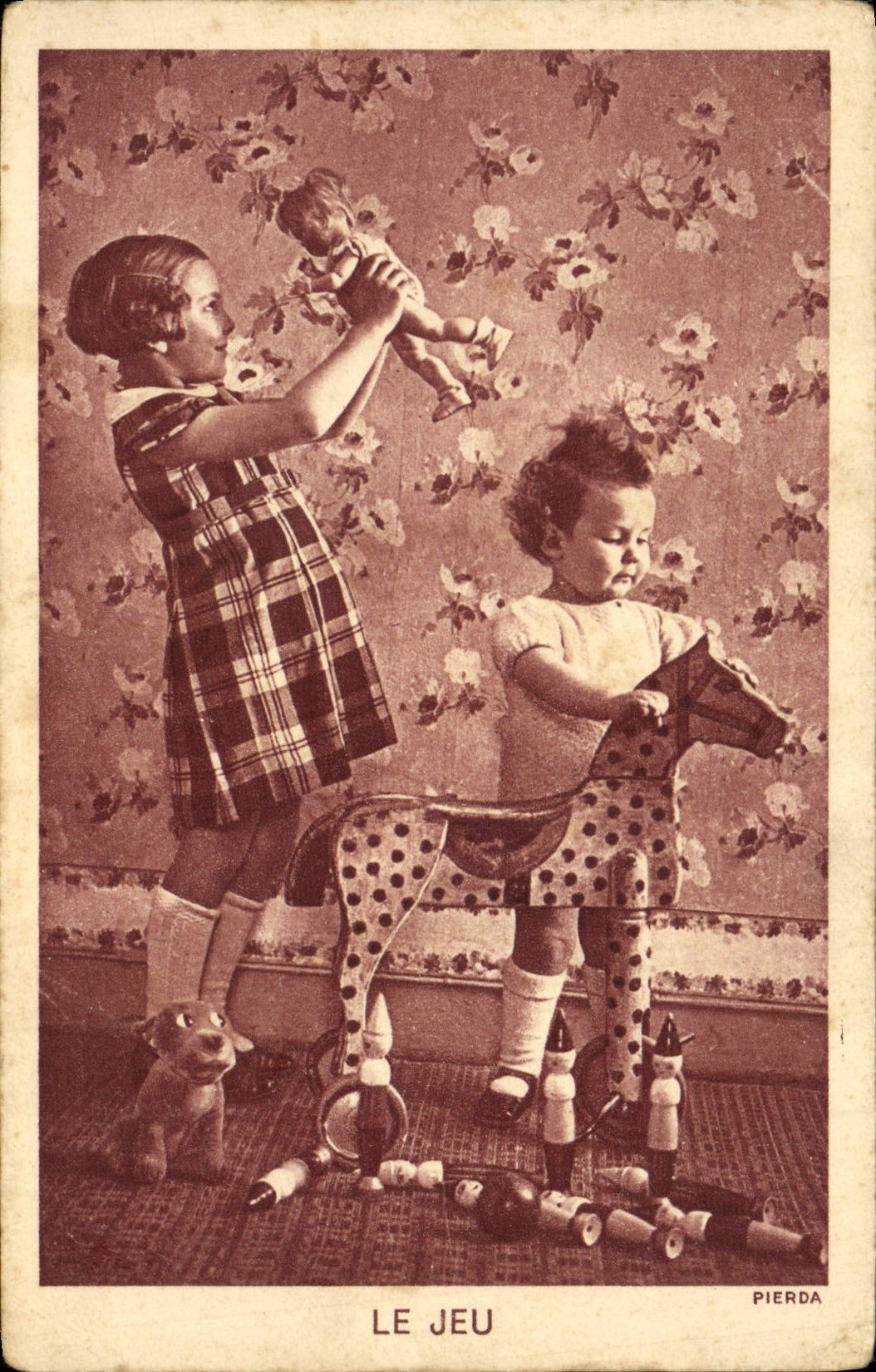 CPA Enfants Le jeu Cheval Poupee