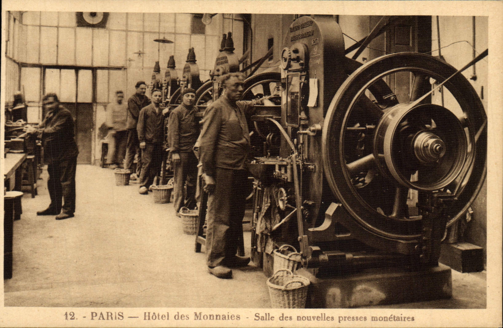 Paris — Hôtel des Monnaies — Salle des nouvelles presses monétaires — Éditeur CPAPHIL, n°12