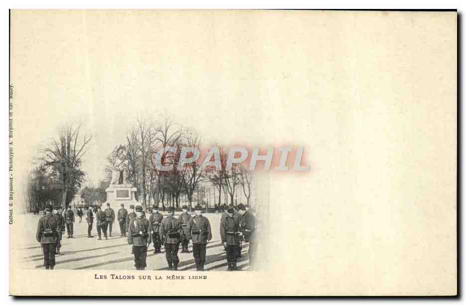 CPA Militaria Les talons sur la meme ligne