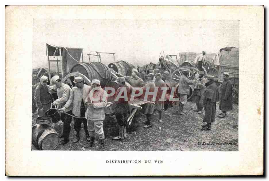 CPA Militaria Distribution du vin 