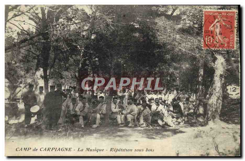 CPA Militaria Camp de Carpiagne La musique Repetition sous bois 