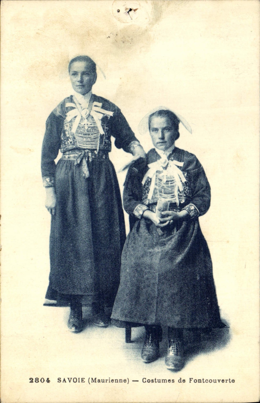 CPA Folklore Savoie Maurienne Costumes de Fontcouverte 