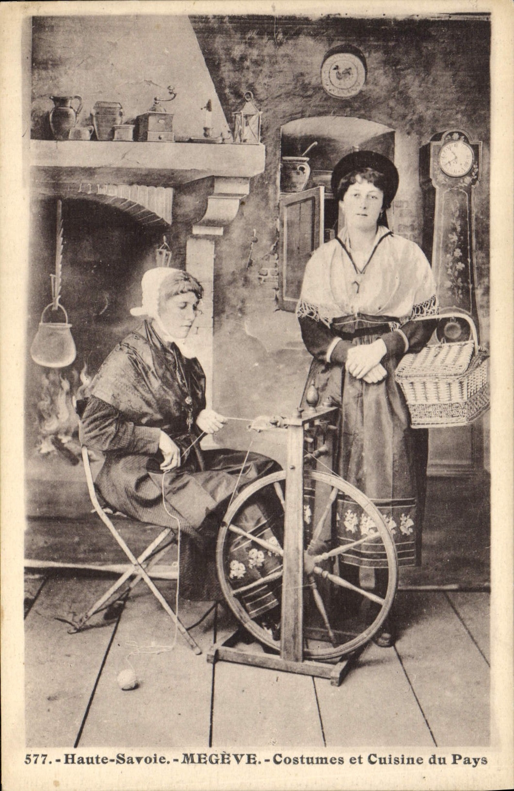 CPA Folklore Haute Savoie Megeve Costumes et cuisine du pays 