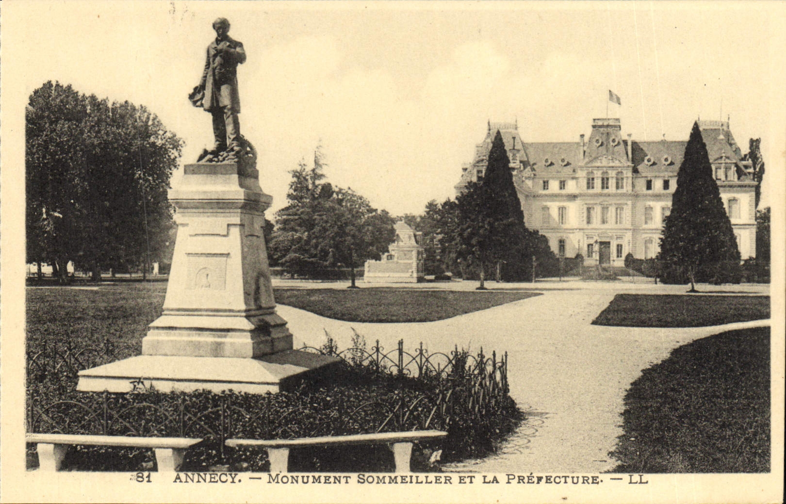 Annecy — Monument Sommeiller und die Präfektur — LL