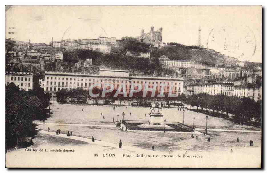 CPA Lyon Place Bellecour et Coleau de Fourviere