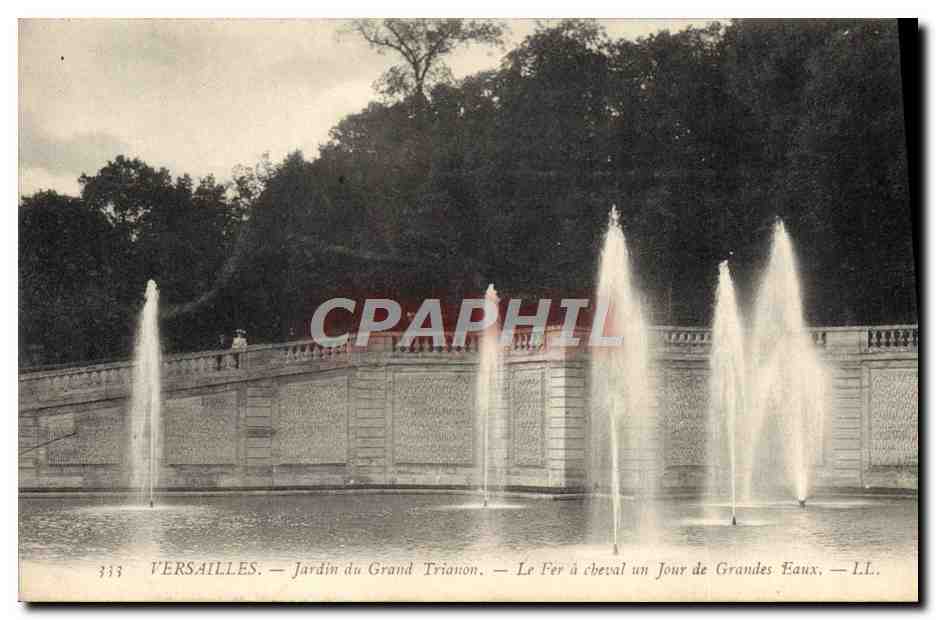 CPA Versailles Jardin du Grand Trianon Le Fer a cheval un jour de grandes eaux