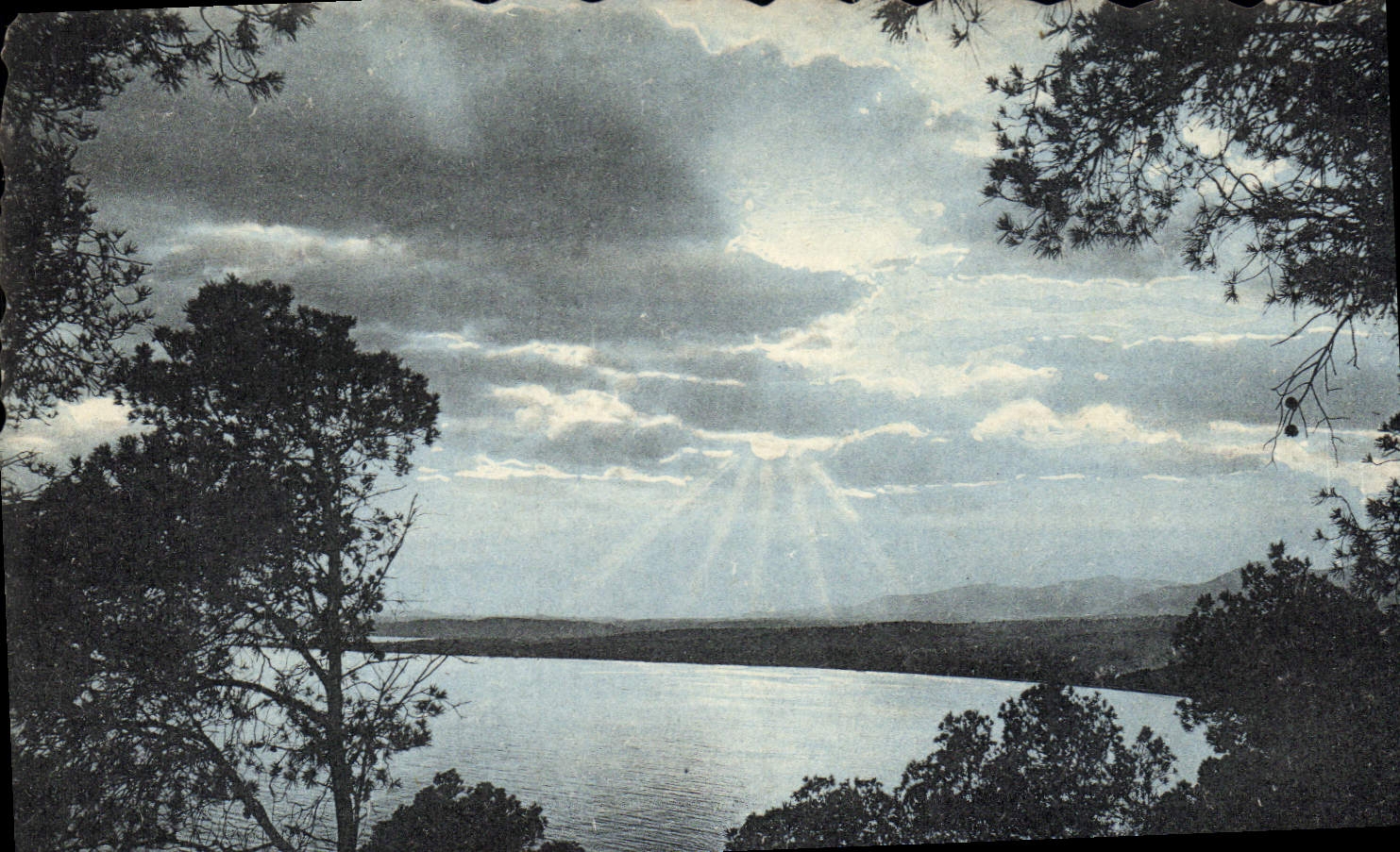 Coucher de Soleil sur la Chaîne des Maures — St-Raphaël - Corniche d'Or — Édition Laurent St-Raphaël (Var) n°1501