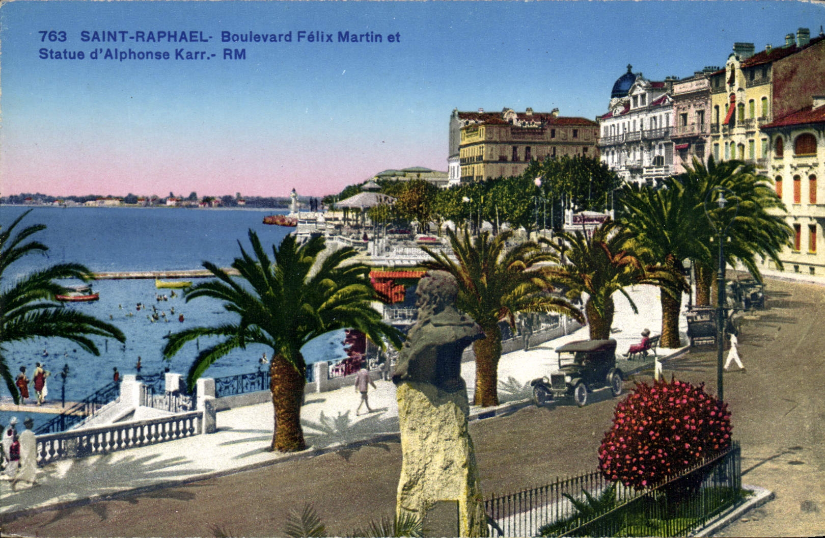 CPA Saint Raphael Boulevard Felix Martin et Statue d'Alphonse Karr