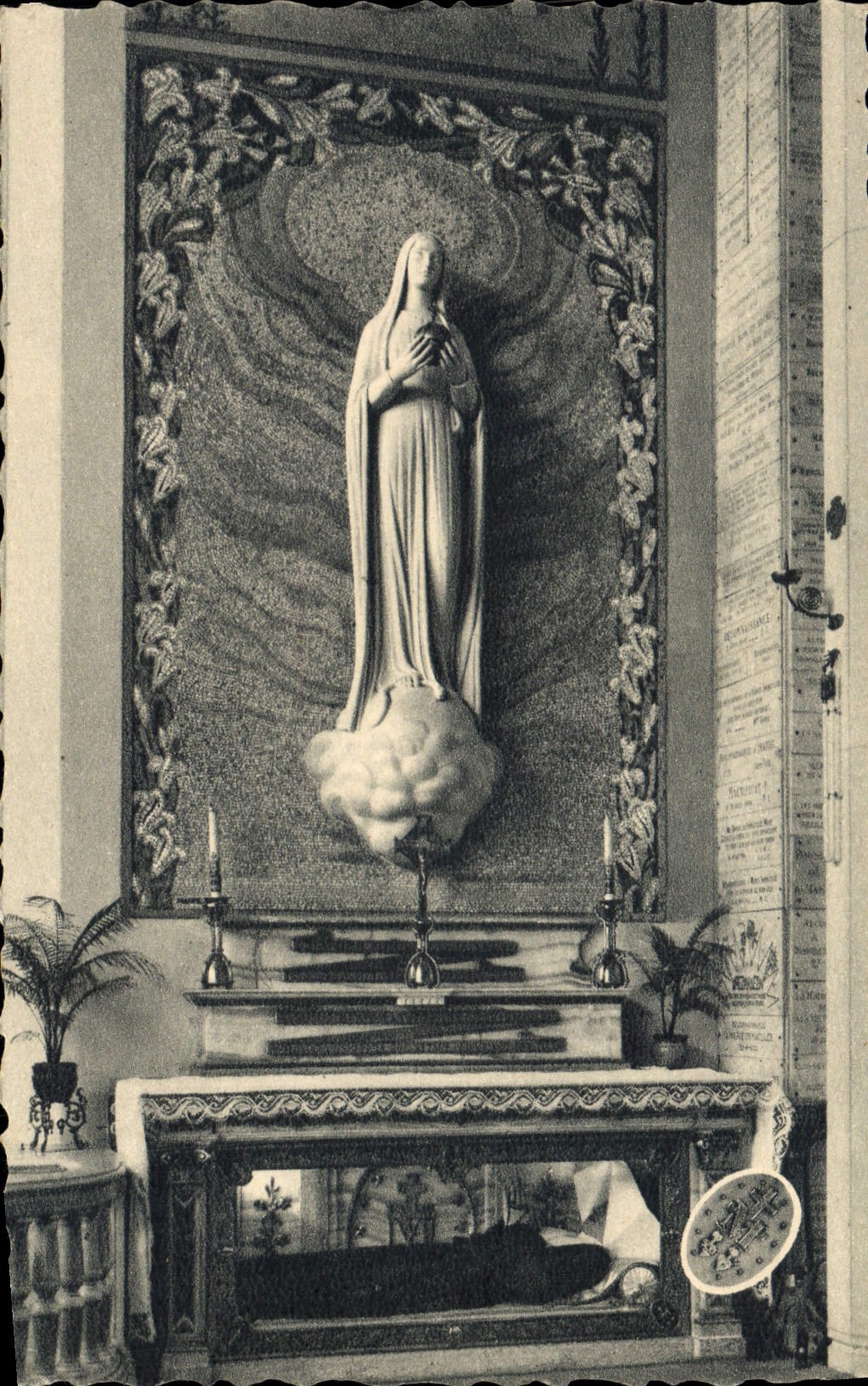 CPA Paris Chapelle de la medaille miraculeuse Autel de la vierge puissante Chasse de Sainte Catherine Laboure 