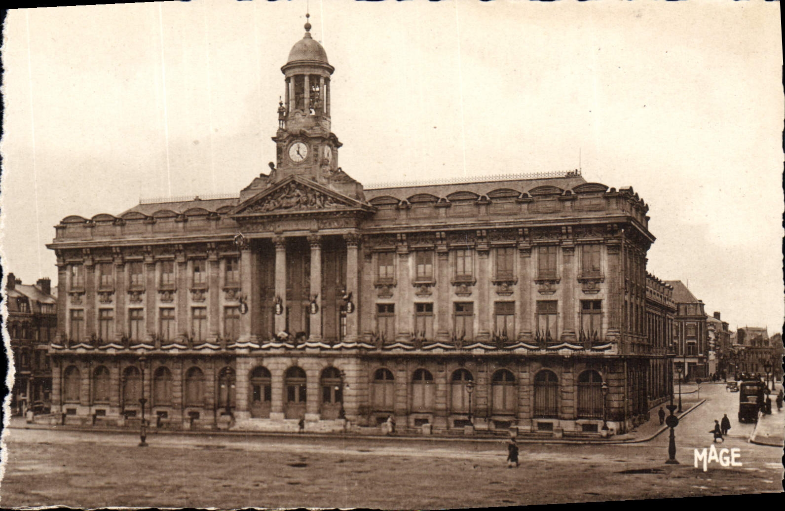 Cambrai (Nord) — Hôtel de Ville — Éditeur Picquet