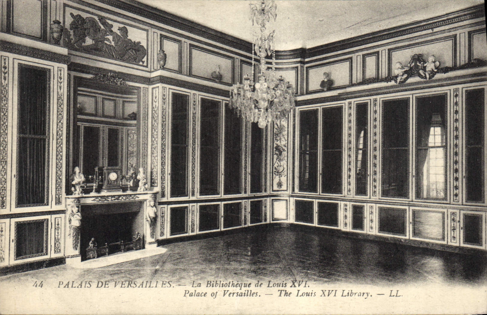 CPA Palais De Versailles Le Bibliotheque de Louis XVI