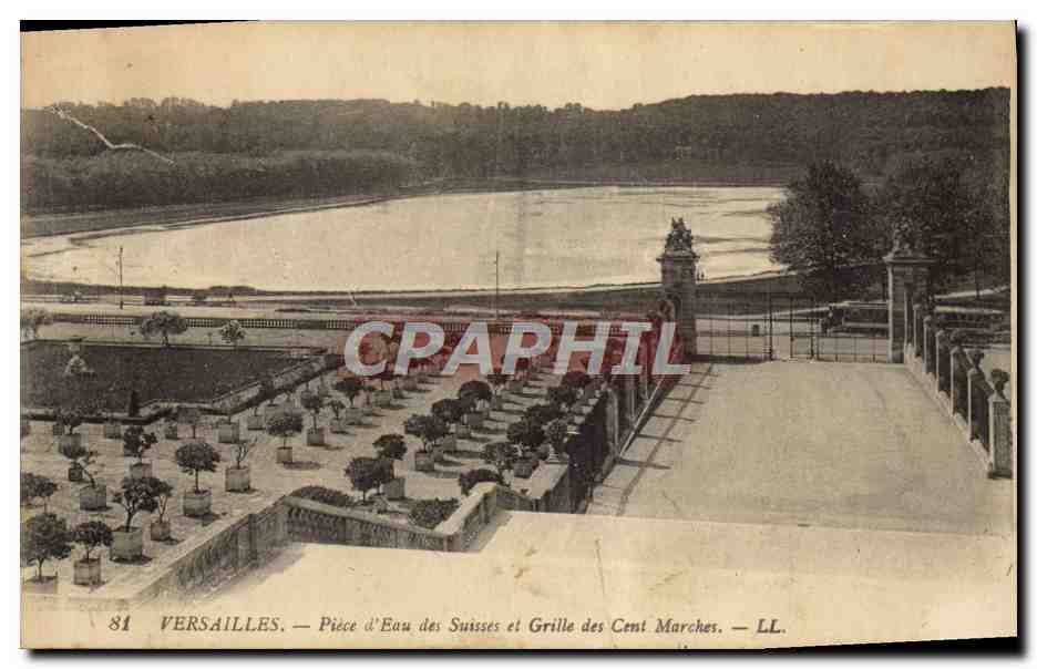 CPA Palais De Versailles Piece d'Eau des Suisses et Grille des Cent Marches