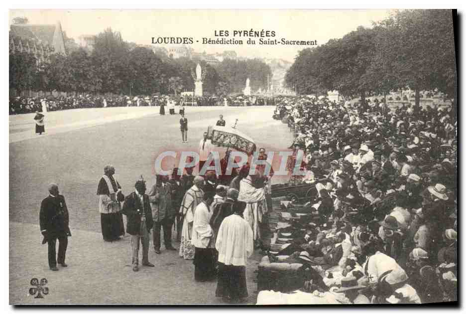 CPA Lourdes Benediction du Saint Sacrement