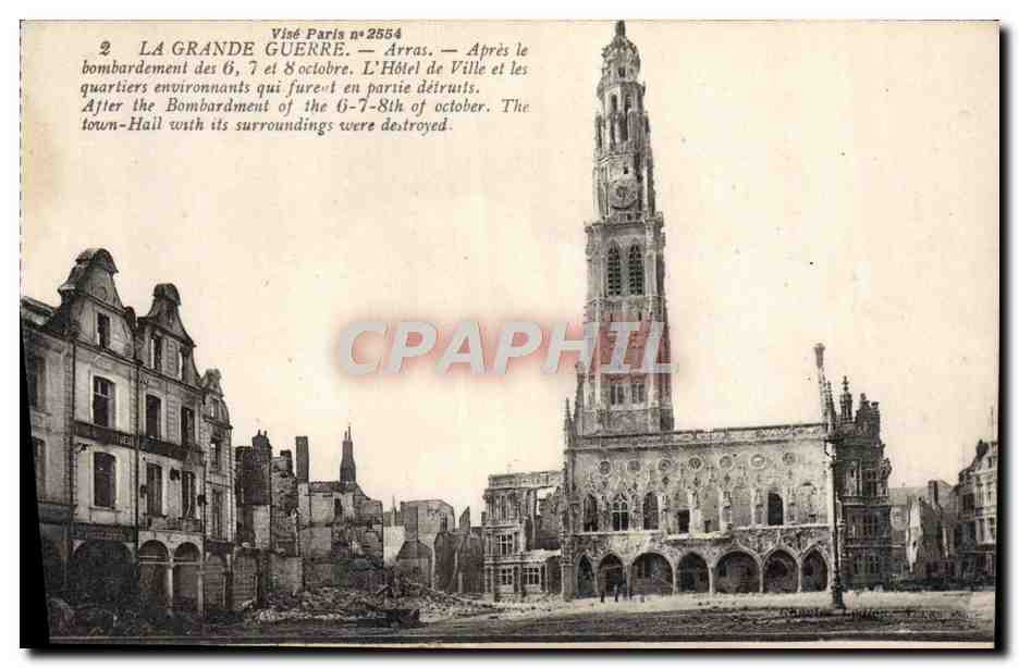 CPA Arras L'hotel de ville et les quartiers environnants Militaria