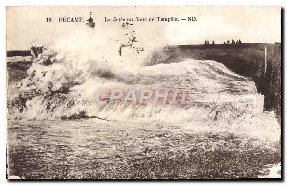 Fécamp — La Jetée un Jour de Tempête — ND.
