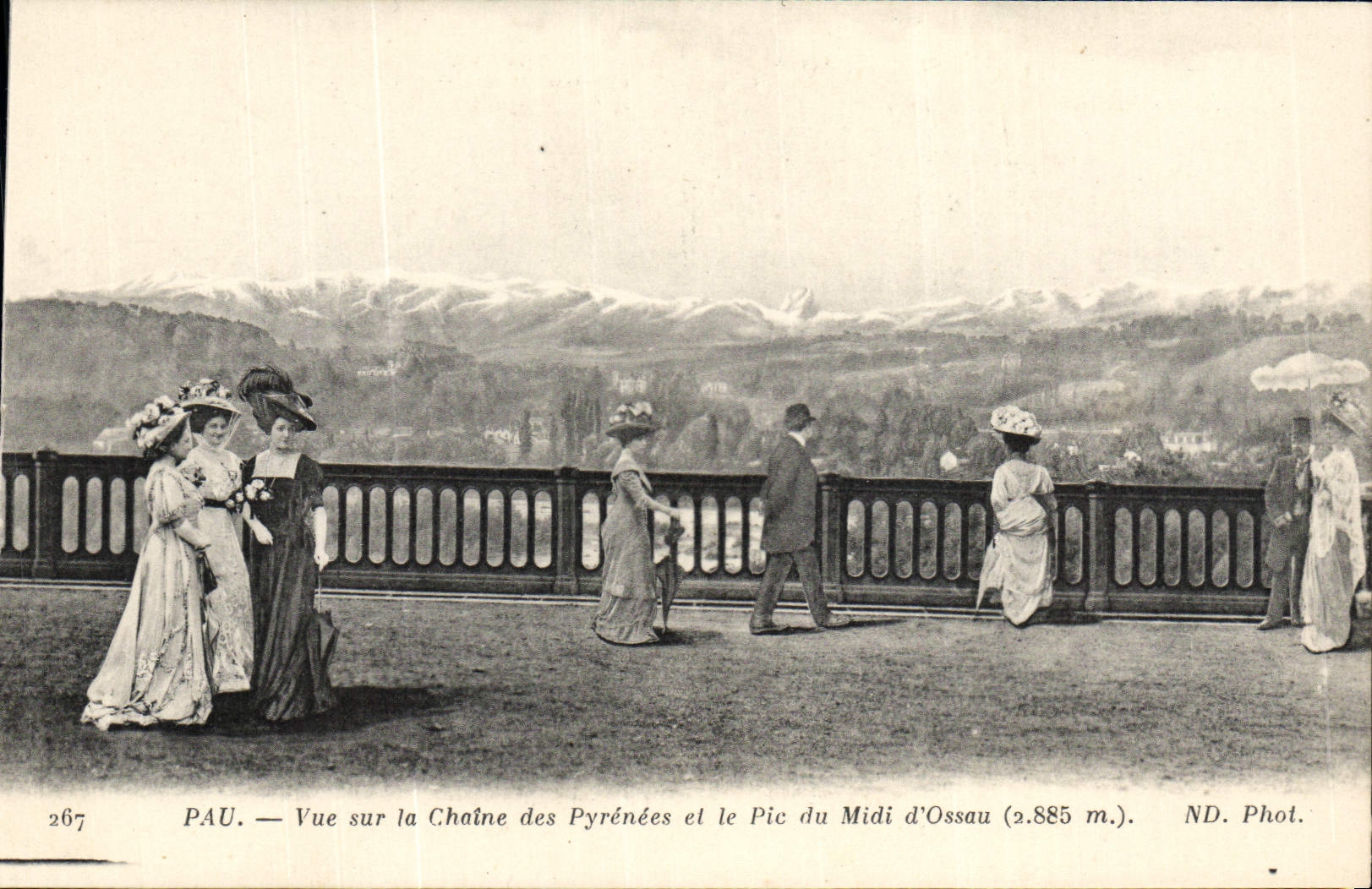 Pau — Vue sur la Chaîne des Pyrénées et le Pic du Midi d'Ossau (2.885 m.) — ND. Phot. n° 267