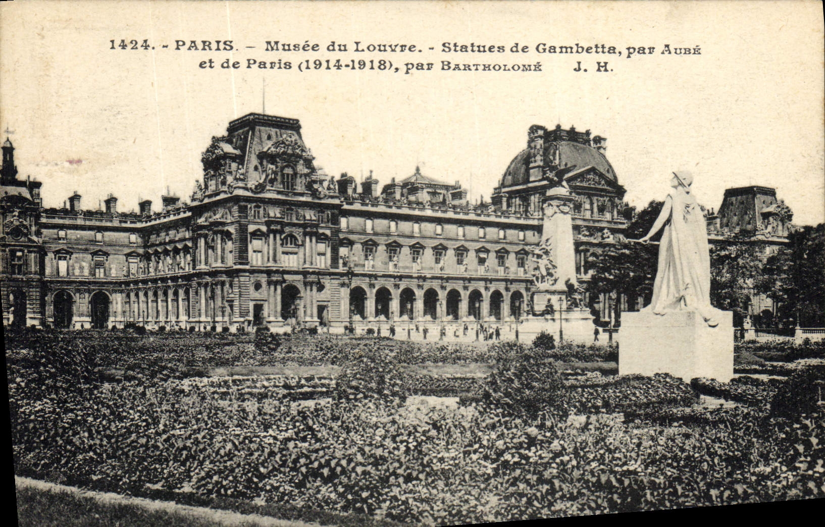 CPA Paris Musee du Louvre Statues de Gambetta