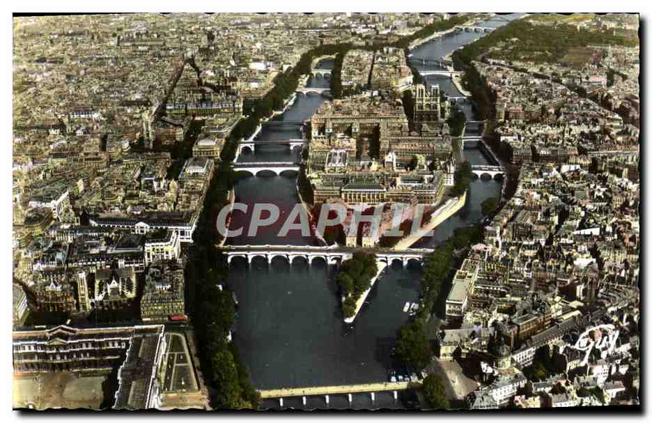 CPM En Avion Sur Paris L'Ile de la Cite et la Cathedrale Palais du Louvre Le Pont des Arts et l'Institut 