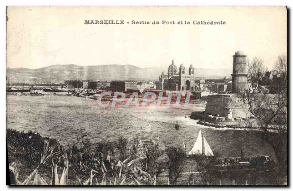 CPA Marseille Sortie Du Port Et La Cathedrale