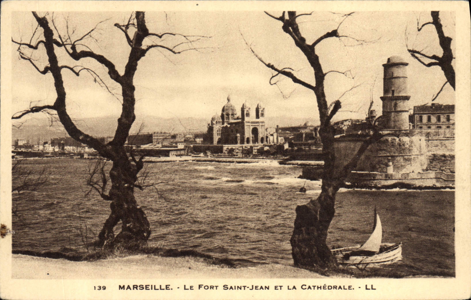CPA Marseille Le Fort Saint Jean Et La Cathedrale