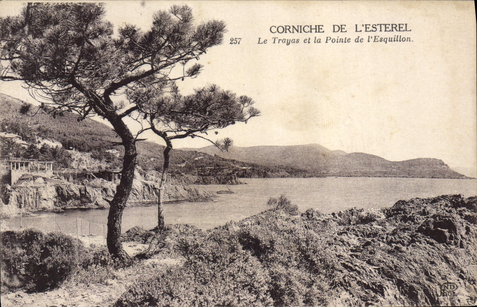 Corniche de l'Esterel — Le Trayas et la Pointe de l'Esquillon — Imp. Corbeil, Paris, n° 257