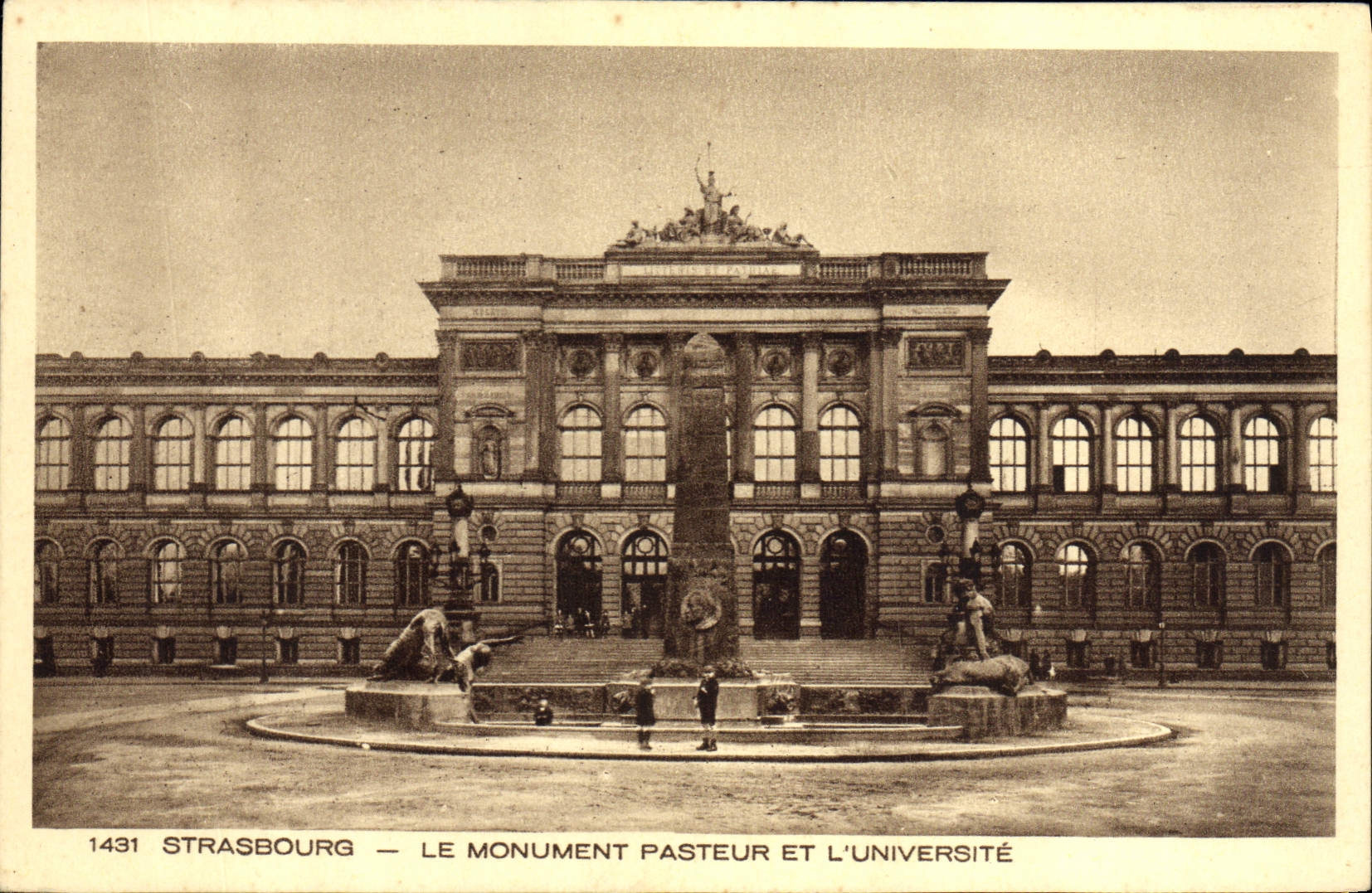 CPA Strasbourg Le Monument Pasteur Et L'Universite
