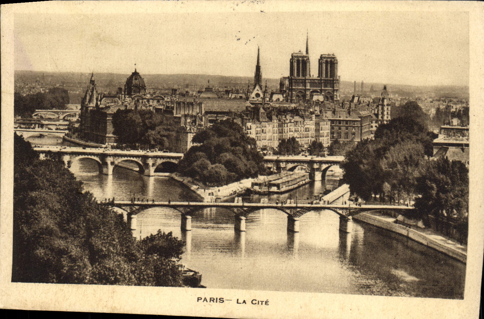 Paris — La Cité — vue de la Seine avec Notre-Dame