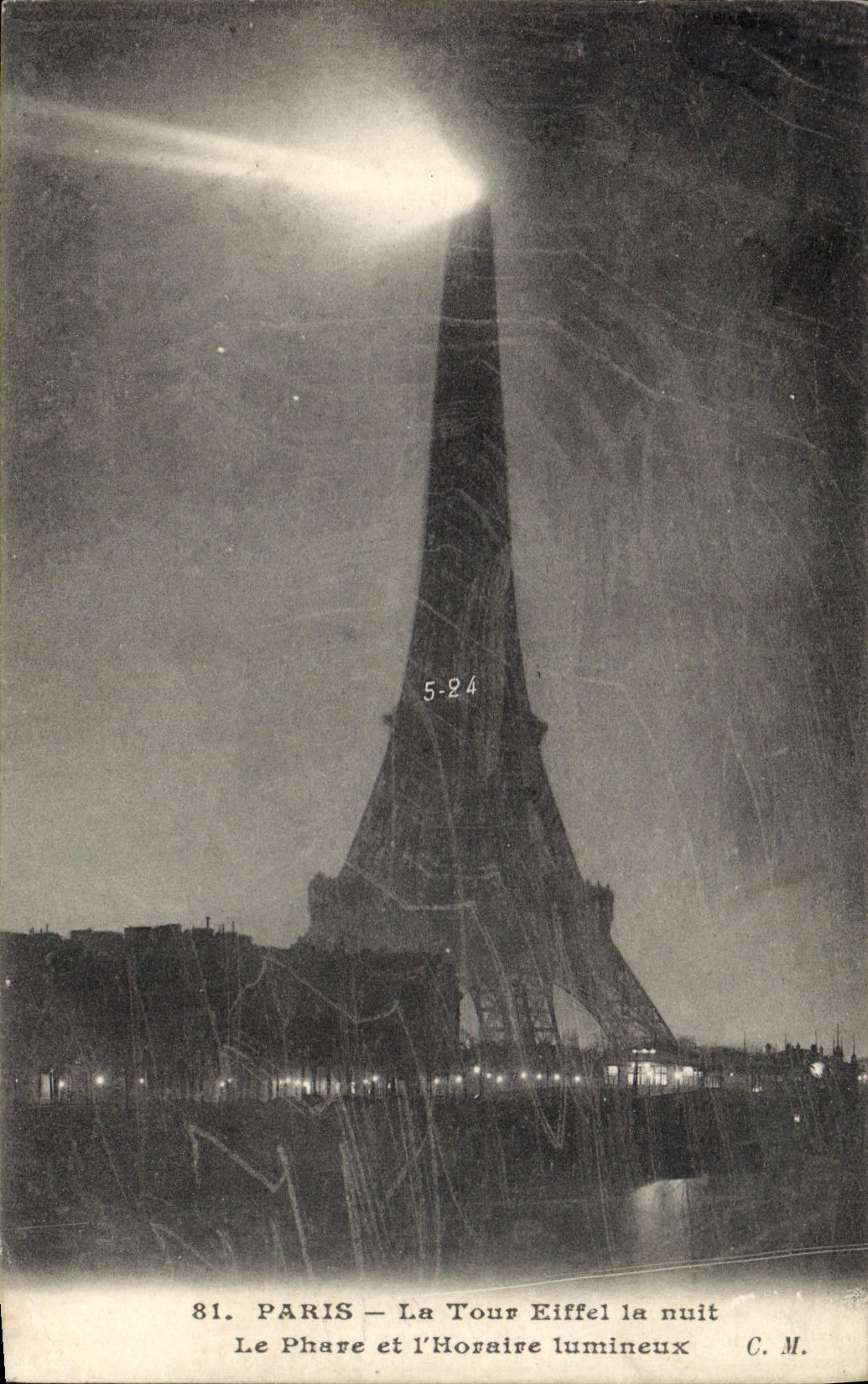 CPA Paris La Tour Eiffel La Nuit Le Phare Et I'Horaire Lumineux