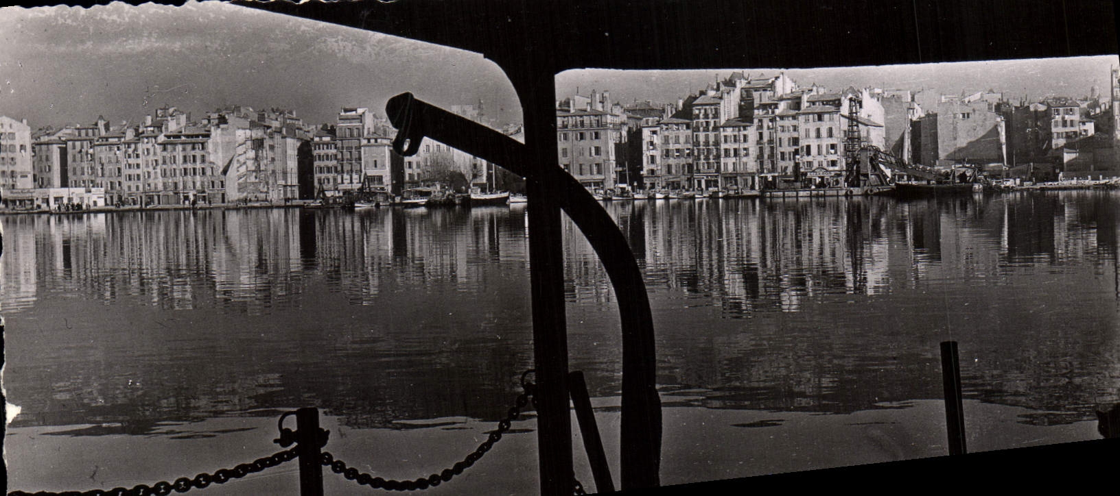 Toulon — La Rade — vue depuis un bateau — Éditions ARIS