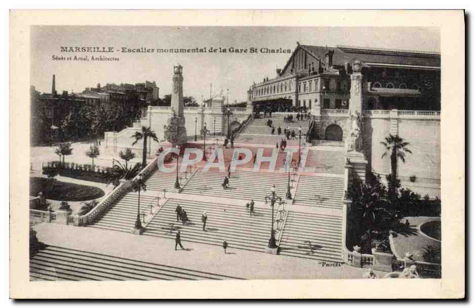 CPA Marseille Gare Et Escalier Monumental de la gare St Charles