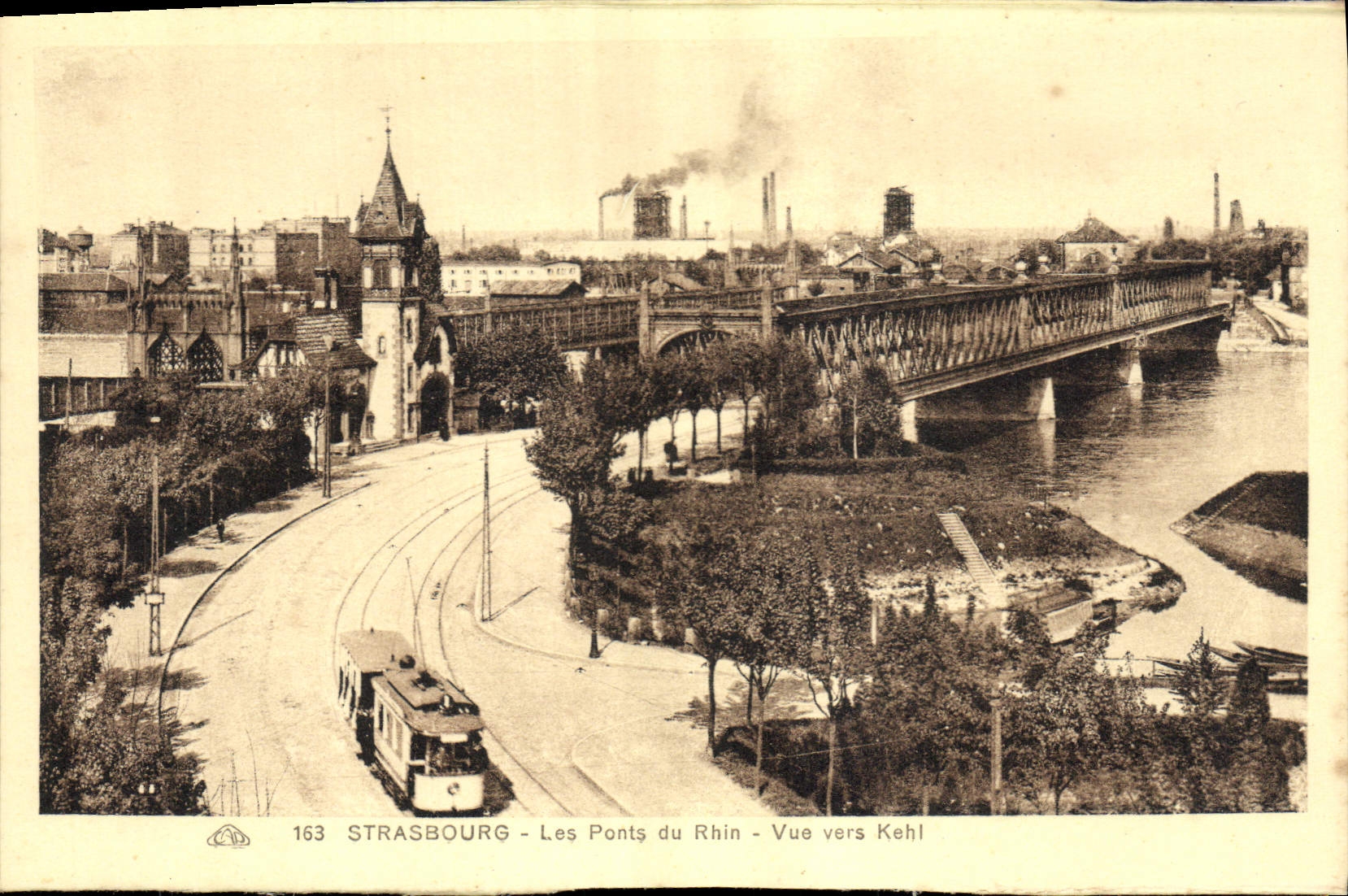 CPA Strasbourg Les ponts du Rhine Vue vers Kehl
