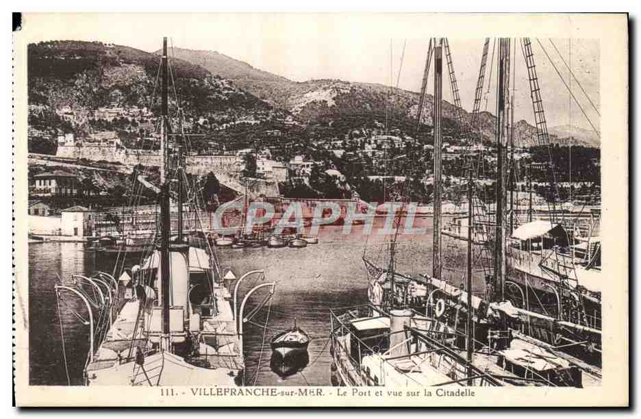 CPA Villefranche Sur Mer Le Port et vue sur la Corniche Bateaux
