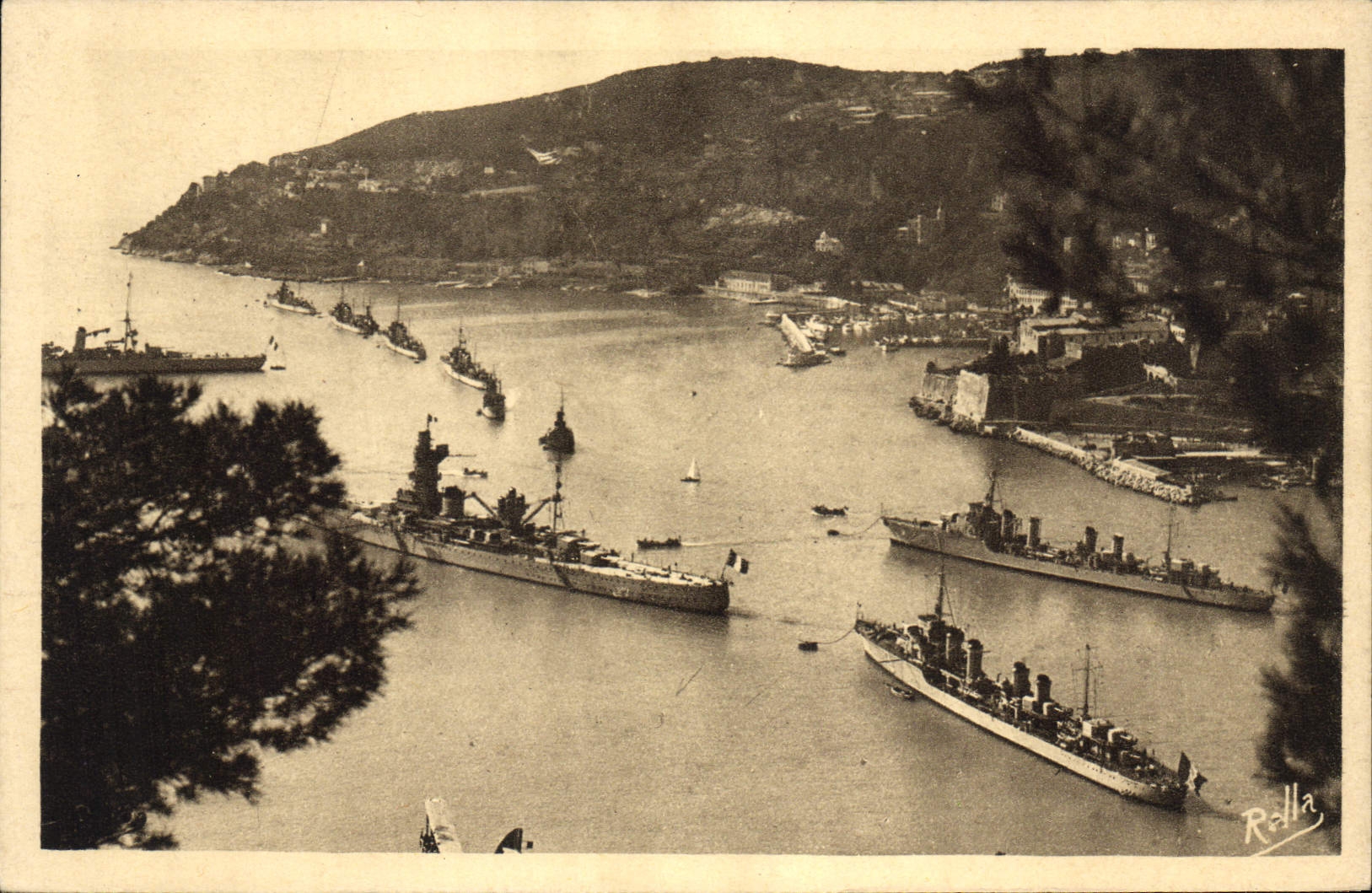 CPA L'Escadre En Rade De Villefranche Bateaux
