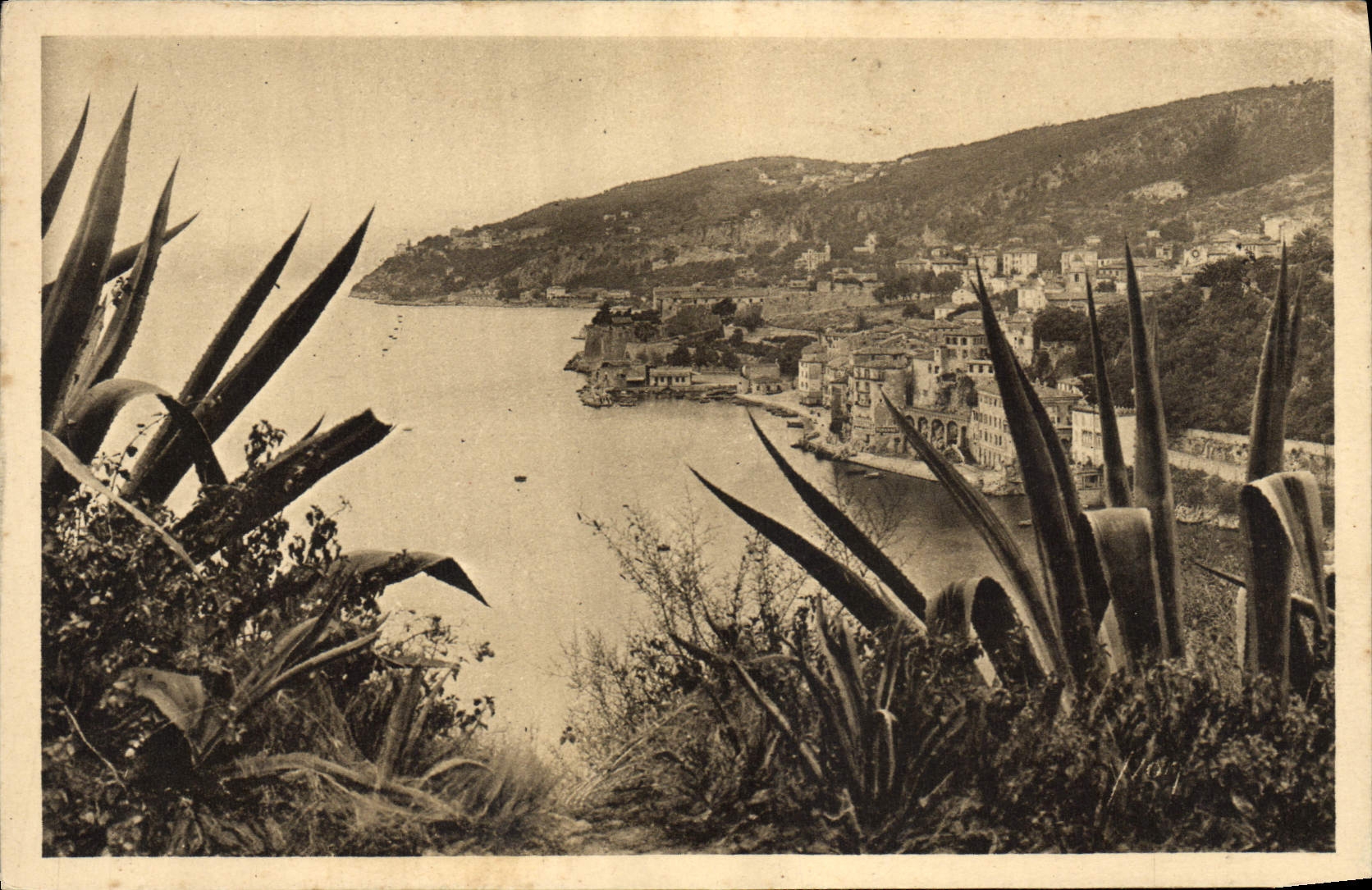 Villefranche-sur-Mer — vue de la Corniche — Édition d'Art Yvon