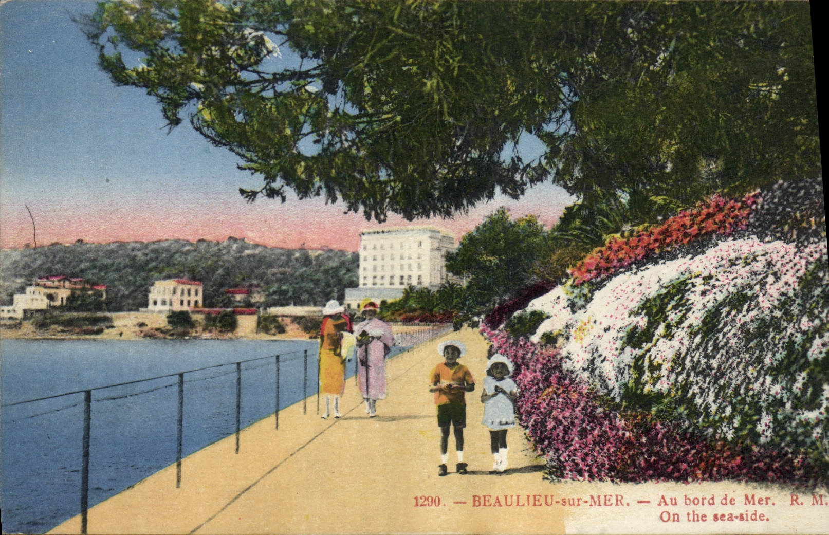 CPA Beaulieu Sur Mer Au Bord De Mer 