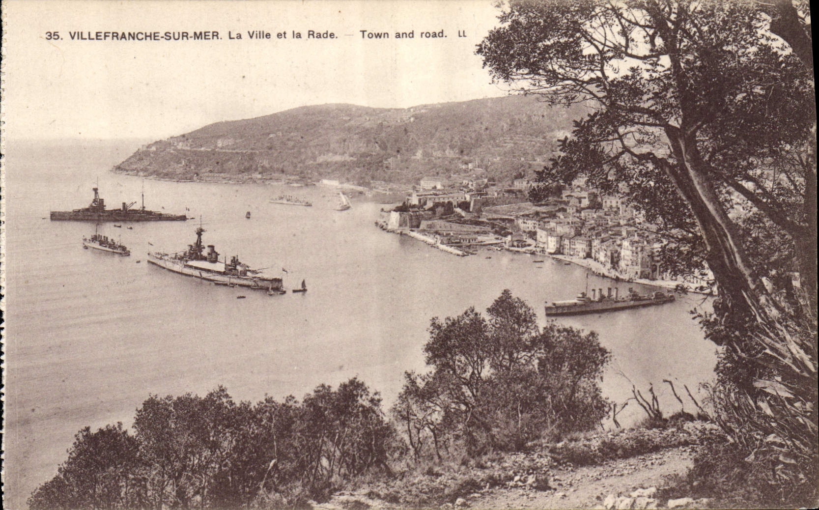 Villefranche-sur-Mer — La Ville et la Rade — LL
