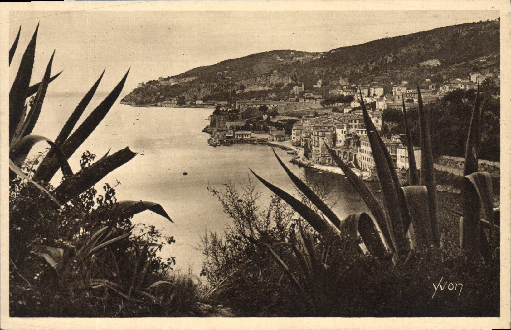 Villefranche-sur-Mer — vue de la Corniche — Éditions d'Art Yvon, n°204